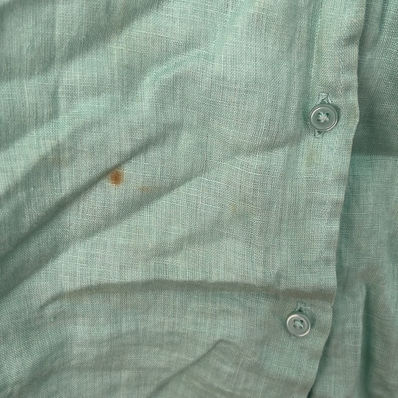 Green linen Uniqlo button down, lightly stained, slightly worn - Picture 3 of 4